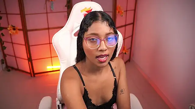 small emilie online show from September 28, 2025, 2:22 pm