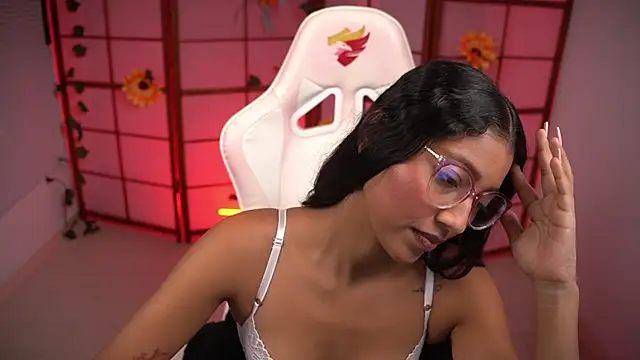 small emilie online show from October 19, 2025, 3:01 pm