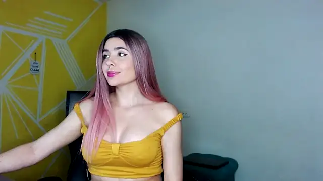 Snapshot of Nikolle_Rouss chatting on December 4, 2024, 6:17 pm Nikolle Rouss online show from December 4, 2024, 6:17 pm