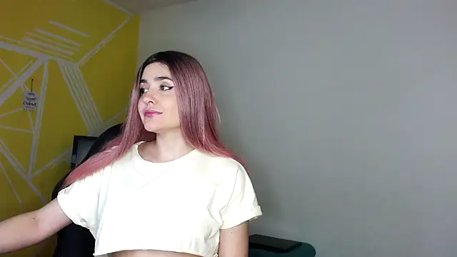 Snapshot of Nikolle_Rouss chatting on December 9, 2024, 8:33 pm Nikolle Rouss online show from December 9, 2024, 8:33 pm