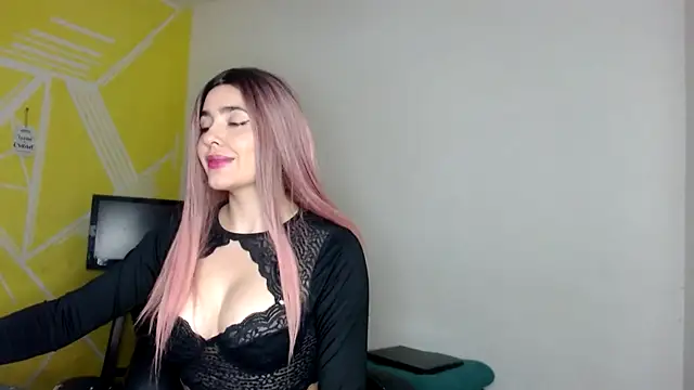 Snapshot of Nikolle_Rouss chatting on December 24, 2024, 5:34 pm Nikolle Rouss online show from December 24, 2024, 5:34 pm