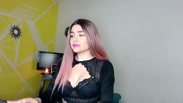 Snapshot of Nikolle_Rouss chatting on February 12, 2025, 10:04 pm Nikolle Rouss online show from February 12, 2025, 10:04 pm