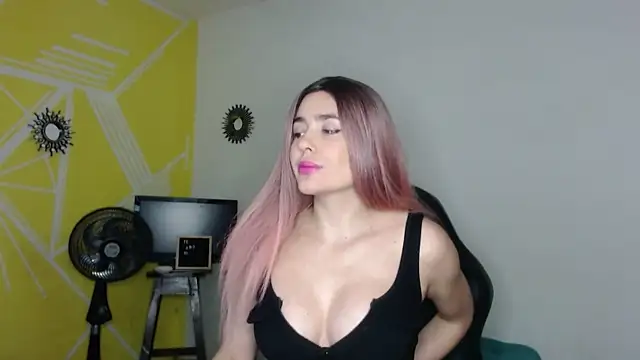 Snapshot of Nikolle_Rouss chatting on March 14, 2025, 4:21 am Nikolle Rouss online show from March 14, 2025, 4:21 am