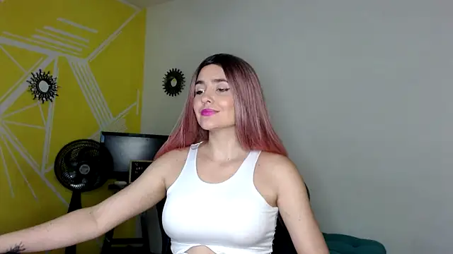 Snapshot of Nikolle_Rouss chatting on March 21, 2025, 12:07 am Nikolle Rouss online show from March 21, 2025, 12:07 am