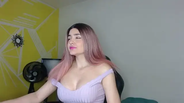 Snapshot of Nikolle_Rouss chatting on March 21, 2025, 11:12 am Nikolle Rouss online show from March 21, 2025, 11:12 am