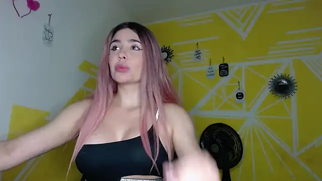 Snapshot of Nikolle_Rouss chatting on October 15, 2025, 5:02 pm Nikolle Rouss online show from October 15, 2025, 5:02 pm