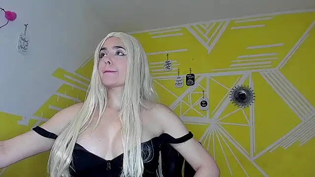 Snapshot of Nikolle_Rouss chatting on October 31, 2025, 4:35 am Nikolle Rouss online show from October 31, 2025, 4:35 am