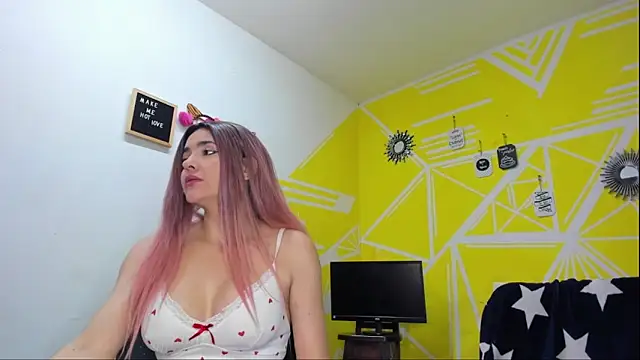 Nikolle Rouss online show from February 3, 2026, 6:13 pm