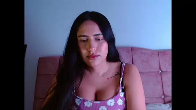 Paris-love online show from October 31, 2025, 11:06 pm