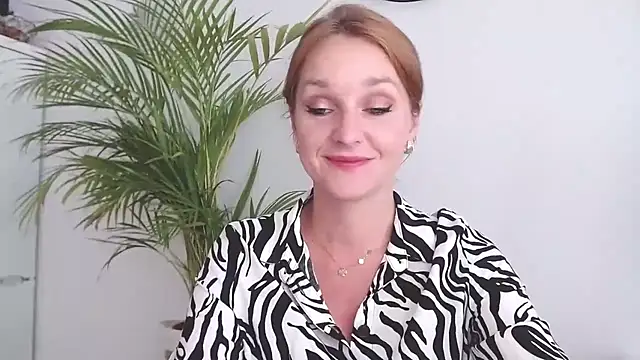 AliciaDesire online show from September 29, 2025, 1:38 pm