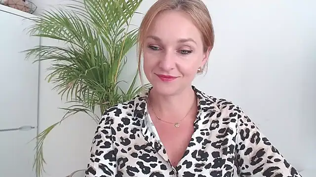 AliciaDesire online show from October 14, 2025, 1:01 pm