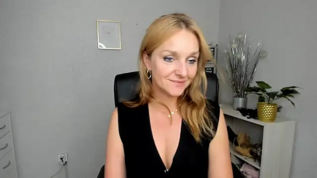 AliciaDesire online show from July 28, 2026, 2:13 pm