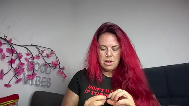 Snapshot of redxxxvixen chatting on May 19, 2026, 9:21 pm redxxxvixen online show from May 19, 2026, 9:21 pm