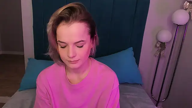 Snapshot of JessicaBeverly chatting on March 18, 2025, 9:32 pm JessicaBeverly online show from March 18, 2025, 9:32 pm