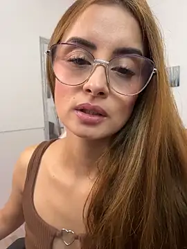 MiaaLoren online show from January 18, 2026, 5:17 pm