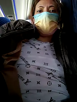 Snapshot of Lunababymylove chatting on December 21, 2024, 8:10 pm Lunababymylove online show from December 21, 2024, 8:10 pm