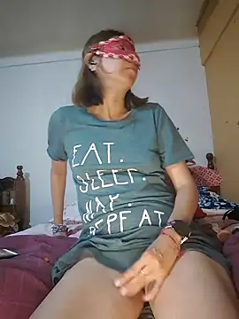 Snapshot of Lunababymylove chatting on January 5, 2025, 5:20 am Lunababymylove online show from January 5, 2025, 5:20 am