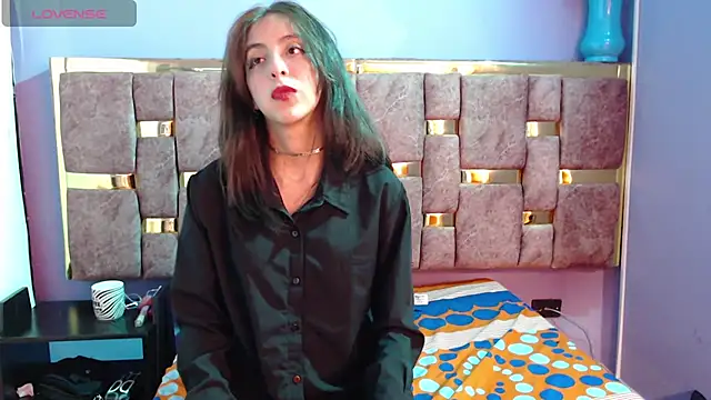 Snapshot of ling_ling24 chatting on March 5, 2025, 6:44 am ling ling24 online show from March 5, 2025, 6:44 am