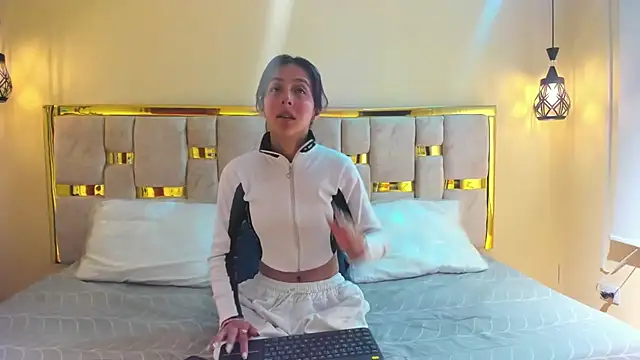 Snapshot of ling_ling24 chatting on October 9, 2025, 3:04 am ling ling24 online show from October 9, 2025, 3:04 am