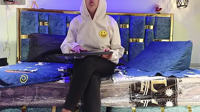 dakota guirl online show from February 27, 2025, 9:54 am