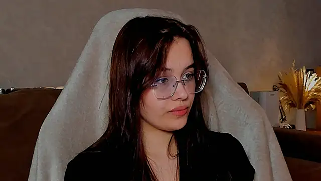  Sweetie  online show from April 13, 2026, 1:49 pm