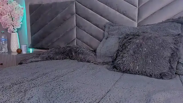 Ary thompson   online show from December 2, 2024, 11:18 pm