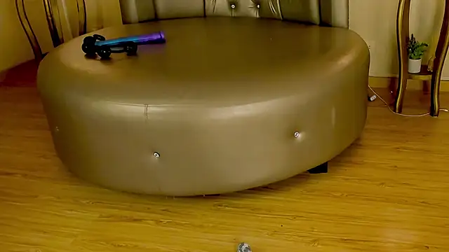 Colors-xx online show from November 23, 2025, 8:36 am