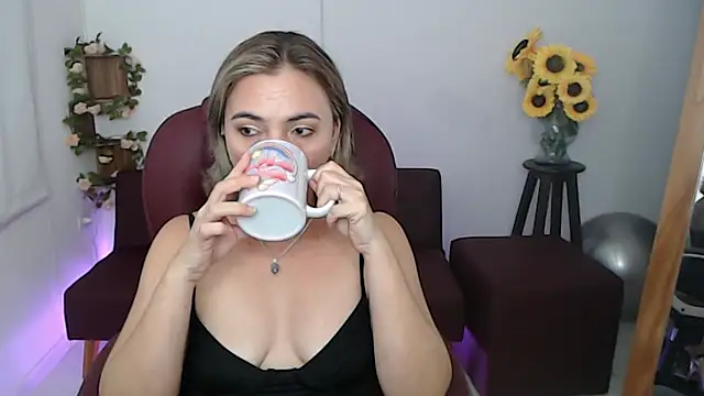 Ghada milf online show from May 17, 2026, 9:44 pm