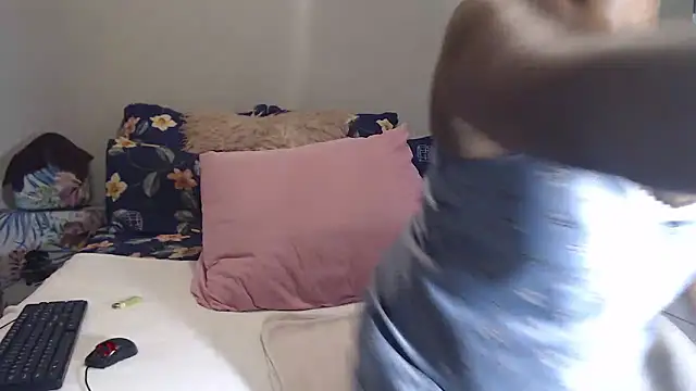 Amberbela online show from January 18, 2026, 6:55 pm