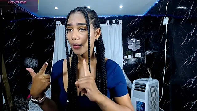 Snapshot of Hillary_queen chatting on October 17, 2025, 12:41 pm Hillary queen online show from October 17, 2025, 12:41 pm