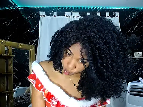 Snapshot of Hillary_queen chatting on December 21, 2025, 12:34 pm Hillary queen online show from December 21, 2025, 12:34 pm