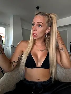 Snapshot of Lexa_xoxo chatting on May 10, 2026, 7:13 am Lexa xoxo online show from May 10, 2026, 7:13 am