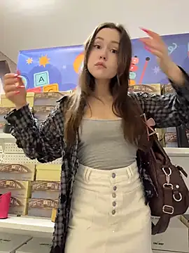 Snapshot of Peachy_Dream chatting on June 13, 2026, 4:27 pm Peachy Dream online show from June 13, 2026, 4:27 pm