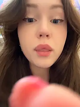 Snapshot of Peachy_Dream chatting on June 19, 2026, 5:28 pm Peachy Dream online show from June 19, 2026, 5:28 pm