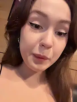 Snapshot of Peachy_Dream chatting on July 13, 2026, 3:26 pm Peachy Dream online show from July 13, 2026, 3:26 pm