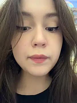 Snapshot of Peachy_Dream chatting on July 18, 2026, 1:15 pm Peachy Dream online show from July 18, 2026, 1:15 pm