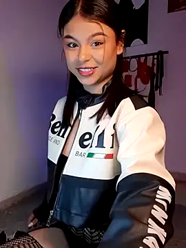 Snapshot of Cleo_hills chatting on May 3, 2026, 2:34 pm Cleo hills online show from May 3, 2026, 2:34 pm