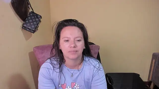 Snapshot of lauraguzman chatting on May 30, 2026, 6:32 am lauraguzman online show from May 30, 2026, 6:32 am