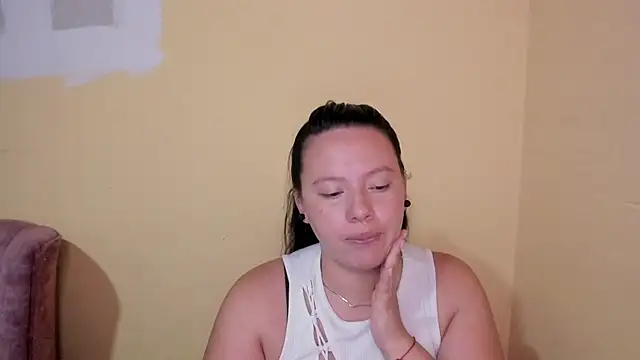 lauraguzman online show from July 29, 2026, 3:04 am