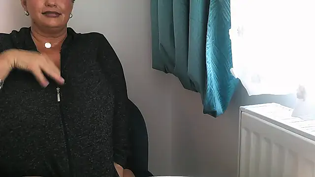 Snapshot of hotsierra4u chatting on October 22, 2025, 11:43 am hotsierra4u online show from October 22, 2025, 11:43 am