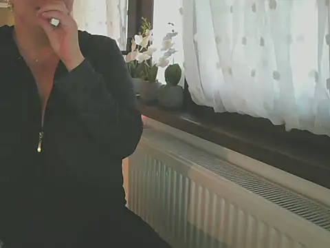 Snapshot of hotsierra4u chatting on November 30, 2025, 12:42 pm hotsierra4u online show from November 30, 2025, 12:42 pm