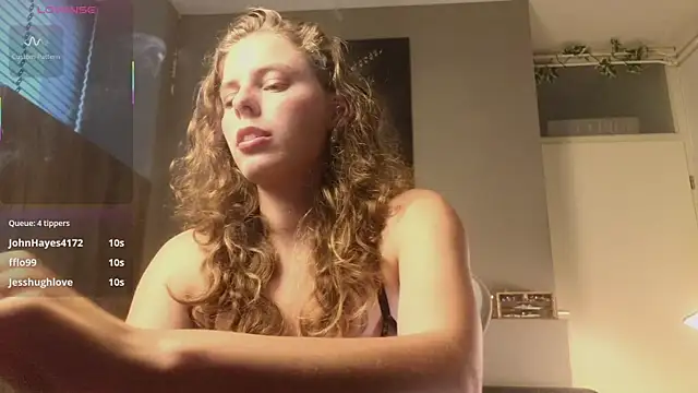 AyreenMoore online show from July 5, 2026, 5:53 pm