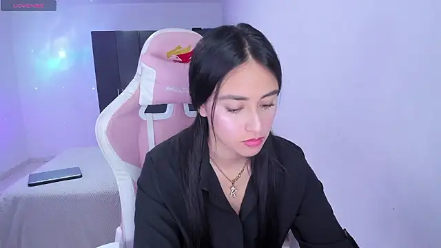 Snapshot of Tinylottie chatting on March 1, 2026, 7:27 pm Tinylottie online show from March 1, 2026, 7:27 pm