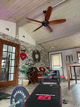 Snapshot of LushianaFitness chatting on November 12, 2025, 2:50 pm LushianaFitness online show from November 12, 2025, 2:50 pm