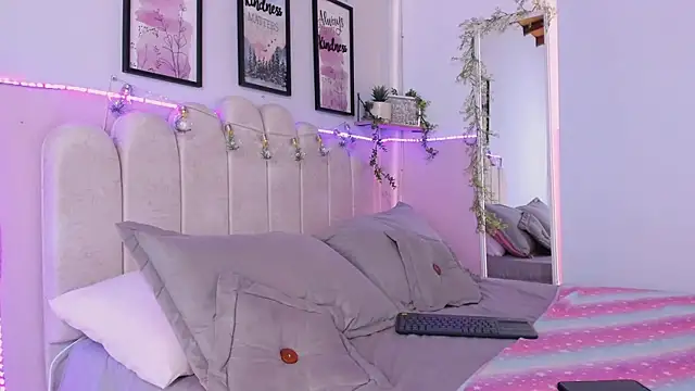 Snapshot of Camile_Diazzz chatting on January 30, 2025, 1:53 pm Camile Diazzz online show from January 30, 2025, 1:53 pm