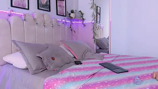 Snapshot of Camile_Diazzz chatting on February 5, 2025, 5:20 pm Camile Diazzz online show from February 5, 2025, 5:20 pm