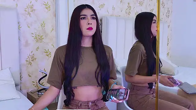 Mia-Monroe online show from September 23, 2025, 7:39 pm