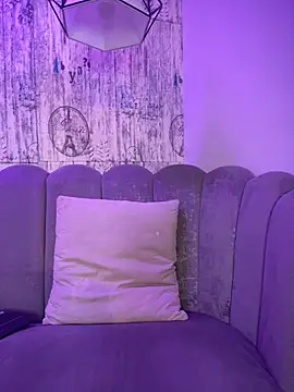 AbyThompson online show from September 25, 2025, 7:28 pm