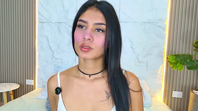 Snapshot of LaurenRodriiguez chatting on April 5, 2026, 2:14 pm LaurenRodriiguez online show from April 5, 2026, 2:14 pm