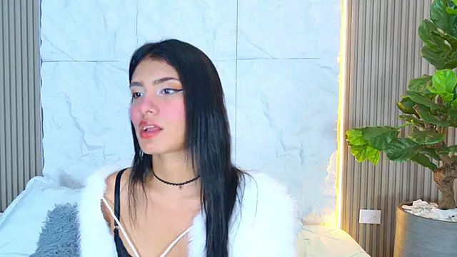 Snapshot of LaurenRodriiguez chatting on April 13, 2026, 12:43 pm LaurenRodriiguez online show from April 13, 2026, 12:43 pm